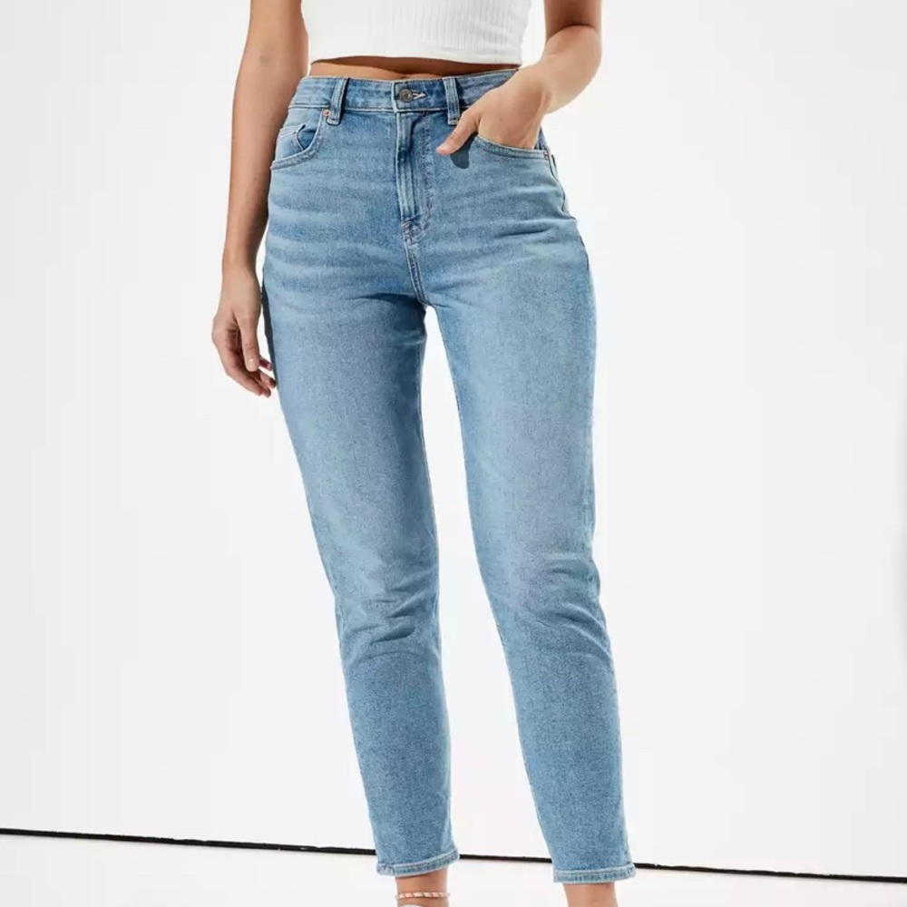 AE stretch mom jean sz 6 reg
